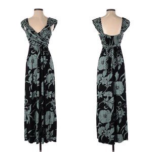 The Pyramid Collection Light Blue/Navy Floral Maxi Dress